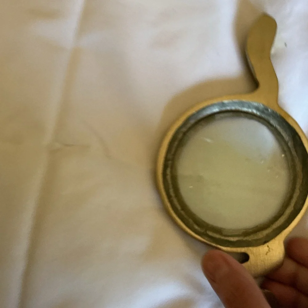 Snake-Shaped Magnifying Glass Metallic Gold - Picture 4 of 4